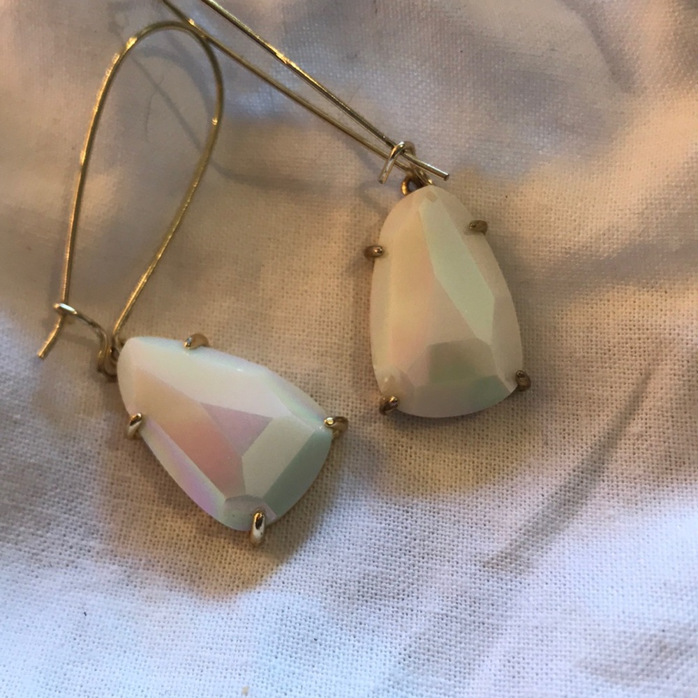 Nancy drop earrings 🤍